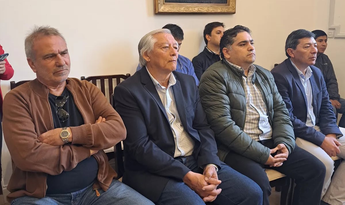 De izquierda a derecha los intendentes Álvaro de Bedia (San Antonio); Rolando Ficoseco (Perico); Luciano Moreira (Monterrico) y Víctor Hugo González (El Carmen).