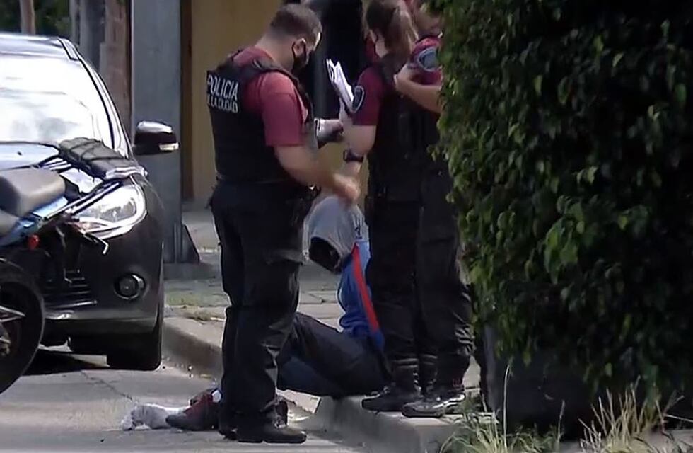 Dos motochorros chocaron y mataron a un policía tras un robo