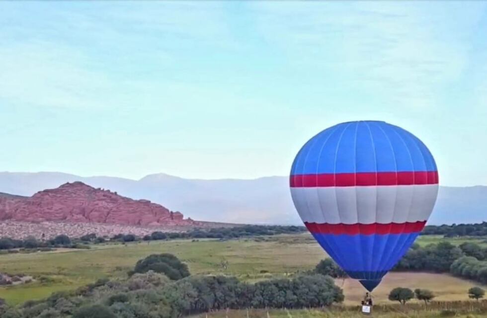 Cayó un globo aerostático en Cafayate: chocó contra un cable de alta tensión provocando problemas eléctricos