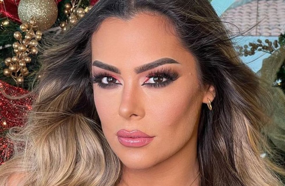 En lencería de encaje rosa y transparencias, Larissa Riquelme revolucionó las redes sociales: “Hoy tengo ganas de mimarlos”