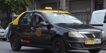 Los taxis en Rosario brillan por su ausencia.