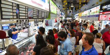 El Mercado Norte, con puestos abarrotados este viernes y después de una semana floja.