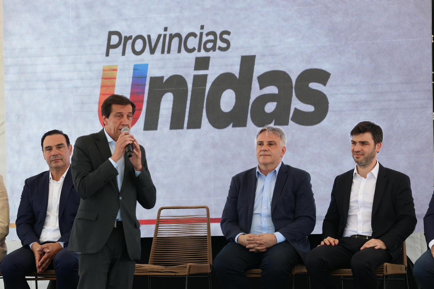 "Tenemos un objetivo en común que en cada encuentro de Provincias Unidas se fortalece: queremos desarrollo y crecimiento por y para nuestra gente, y que los recursos que nos corresponden a cada una de las provincias, lleguen", dijo el gobernador Sadir en el encuentro de los líderes del frente político opositor en Jujuy.