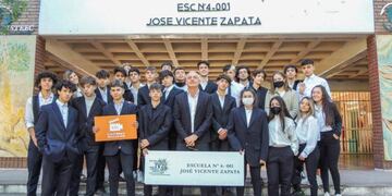 Estudiantes y directivo que participaron en la organización de Luz, cámara e inclusión