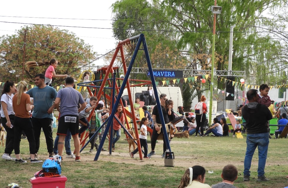 Antes de la lluvia, Villa Arias festejó la llegada de la primavera