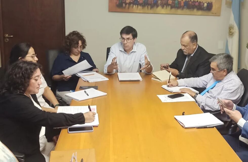 Sindicatos docentes de Jujuy discuten sus salarios para 2025 en paritarias