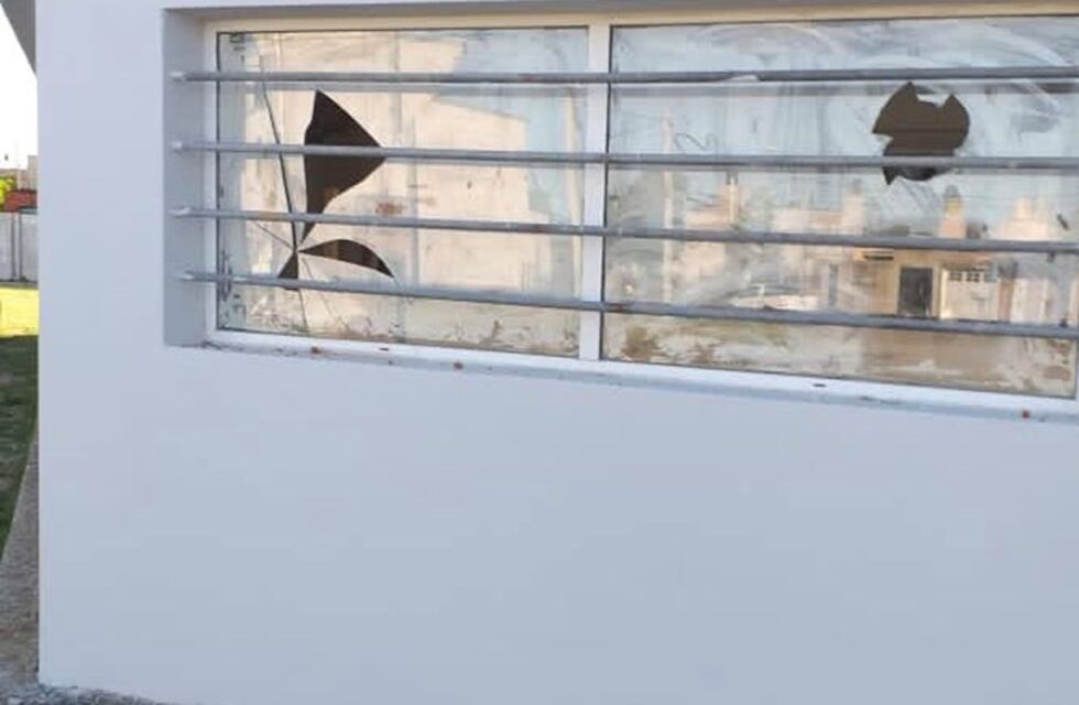 Vándalos ocasionaron destrozos en un Centro de Salud