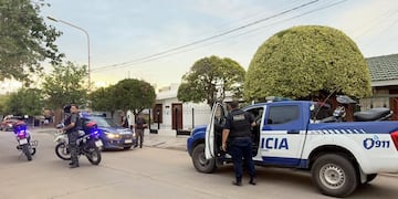 Arroyito: la policía detuvo a un motociclista sin documentación y redujo con armas no letales a un tercero