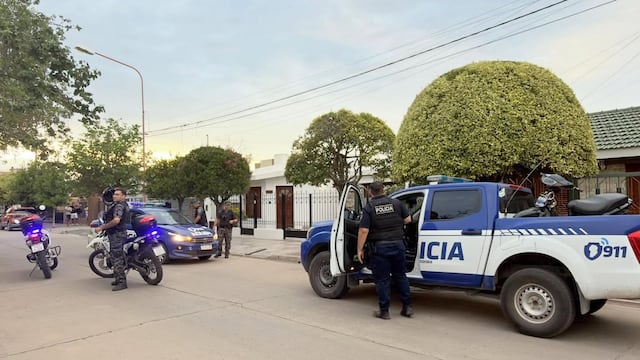 Arroyito: la policía detuvo a un motociclista sin documentación y redujo con armas no letales a un tercero