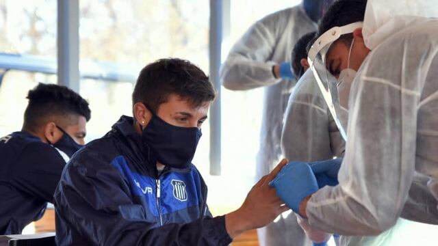 Los jugadores Albiazules debieron hacer los hisopados en su regreso al país (La Voz).