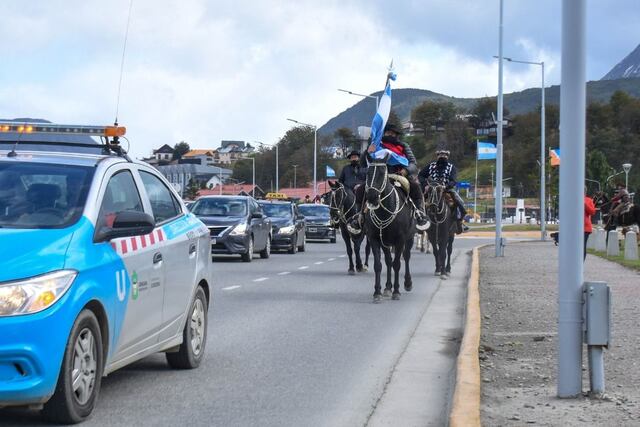 Se realizó una cabalgata por las calles de la ciudad de Ushuaia