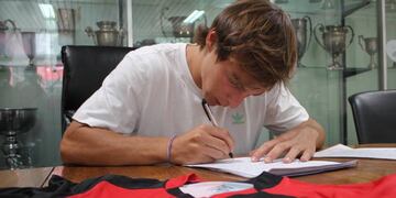 Jerónimo Cacciabue renovó contrato con Newell's. (Prensa Newell's)