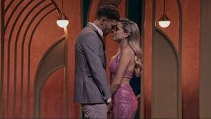 Emily y Santiago durante Love is blind