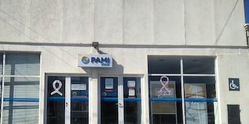Repudian despidos "sin causa" en la Agencia PAMI Caleta Olivia.