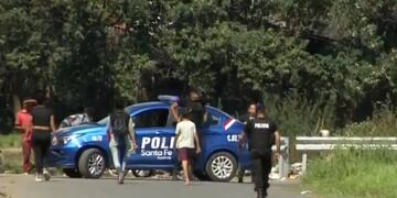 La policía montó un operativo sobre la calle 1706 para buscar evidencia.