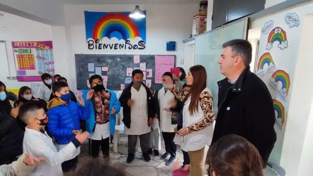 Alumnos junto al Intendente de La Falda