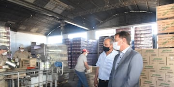El Gobernador recorrió las instalaciones de la empresa Tiempo Libre.
