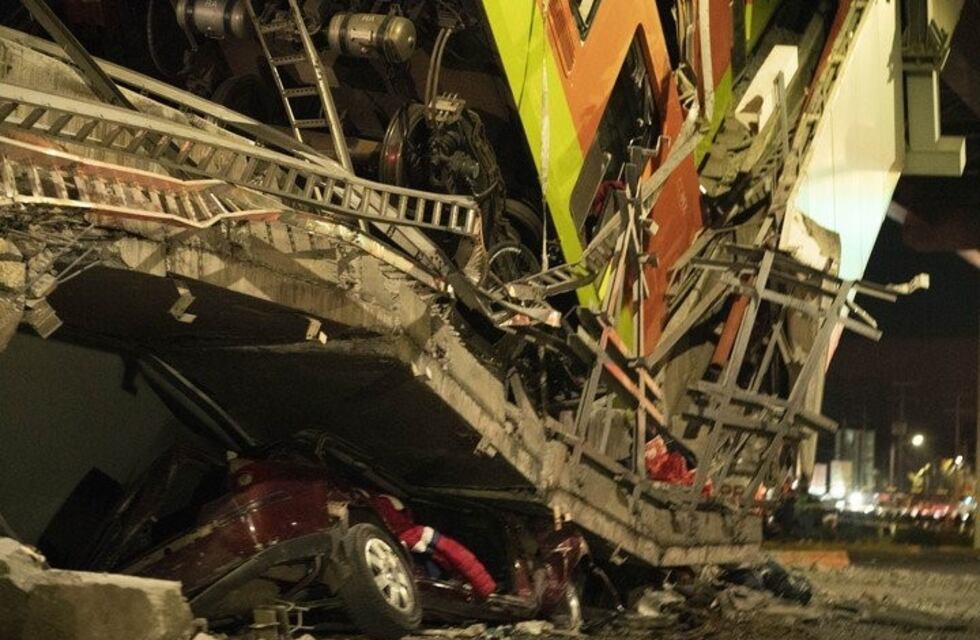 El momento exacto en el que se derrumbó el metro en México