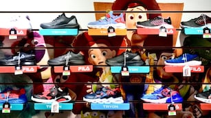 Cuál es la tienda que tiene promociones de hasta 25% en zapatillas.