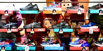 Cuál es la tienda que tiene promociones de hasta 25% en zapatillas.