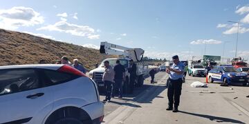 Un Ford Focus impactó contra un operario de Epec.