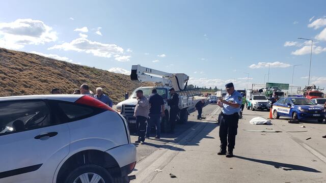 Un Ford Focus impactó contra un operario de Epec.