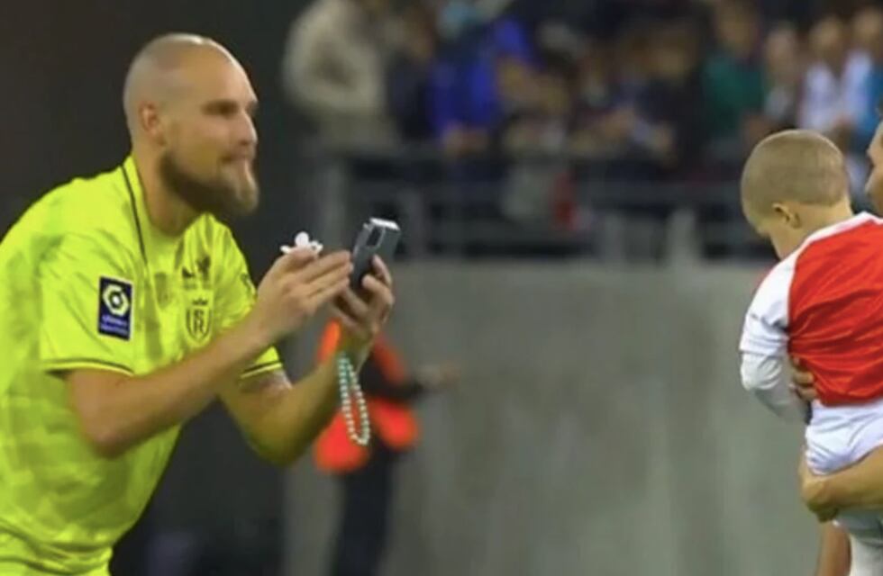 Lionel Messi le cumplió el sueño al arquero del Reims: se sacó una foto con su hijo