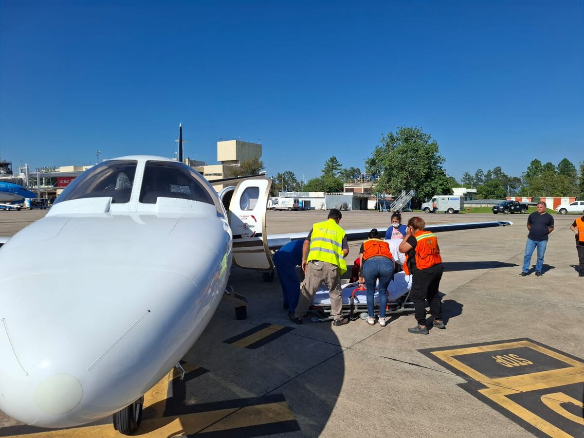 Dos niños fueron trasladados al Garrahan en vuelo sanitario