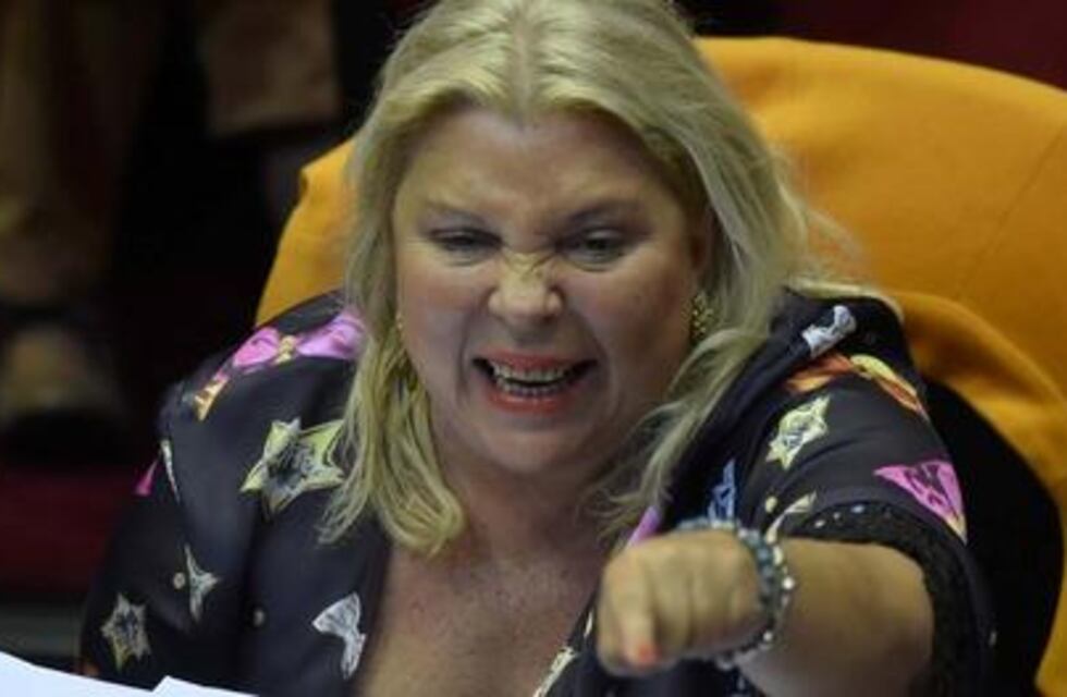 Elisa Carrió criticó a Mauricio Macri por vacunarse en Miami: “No podés vender un liderazgo y después tener dos o tres caras”