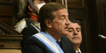 Rodolfo Suárez, gobernador de Mendoza, en la Legislatura. Foto: Orlando Pelichotti / Los Andes