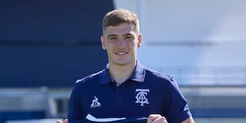 Valentín Culasso firmó su primer contrato con Talleres, hasta diciembre de 2027 (Prensa Talleres).