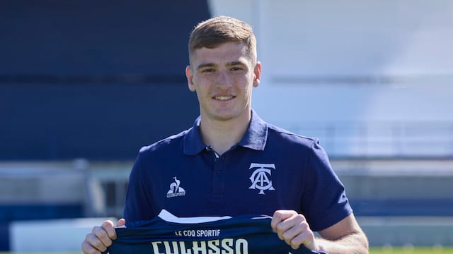 Valentín Culasso firmó su primer contrato con Talleres, hasta diciembre de 2027 (Prensa Talleres).