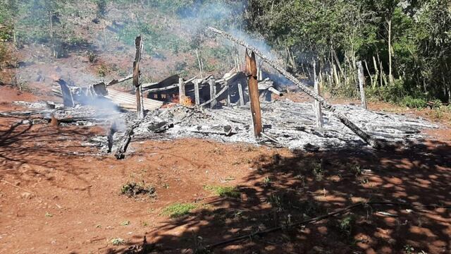 Incendio consumió una vivienda por completo en Pozo Azul.