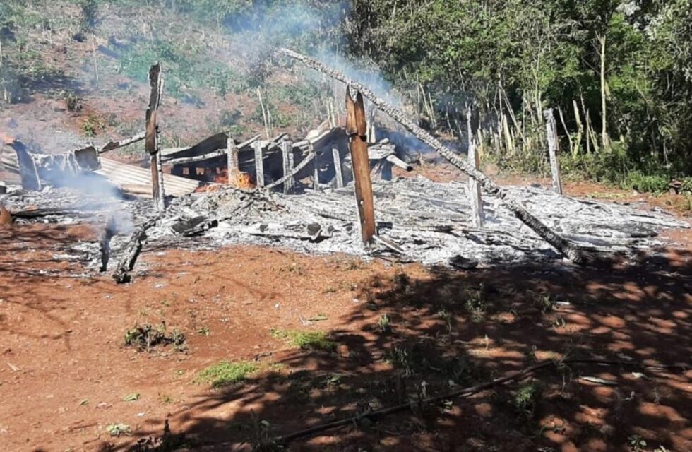 Incendio consumió una vivienda por completo en Pozo Azul
