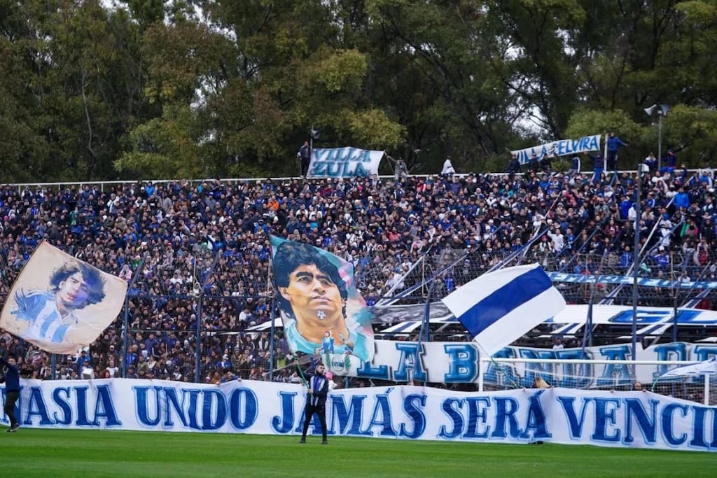 Por qué el vicepresidente de Gimnasia se volvió viral en las redes: la historia detrás del momento icónico.