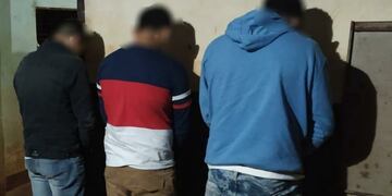 El implicado y quienes entorpecieron el arresto fueron trasladados a la sede policial.