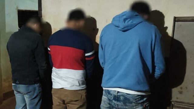 El implicado y quienes entorpecieron el arresto fueron trasladados a la sede policial.