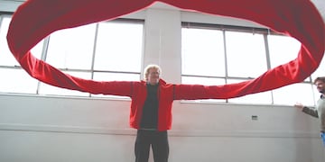 Pablo Guiot en la performance "El Abrazo" (2010, URRA, BsAS)