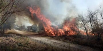 Incendios en Salta: el fuego sigue avanzando en Colonia Santa Rosa.