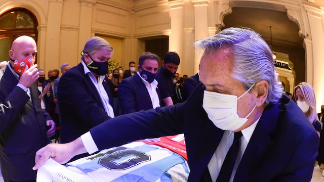 El presidente Alberto Fernández despidió los restos de Diego Maradona en la Casa Rosada. (Presidencia)