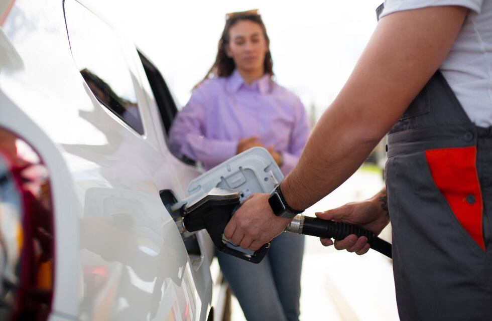 Descuento en combustible en junio: cómo ahorrar hasta un  40%
