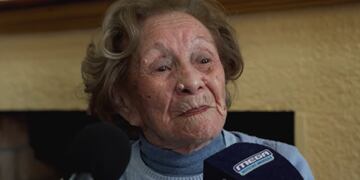 Elena Martínez cumplió 100 años en Rivadavia y festejó con su familia. Foto: Captura web.