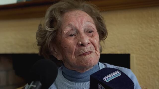 Elena Martínez cumplió 100 años en Rivadavia y festejó con su familia. Foto: Captura web.