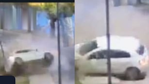 Video. El impactante vuelco en la ciudad de Córdoba.