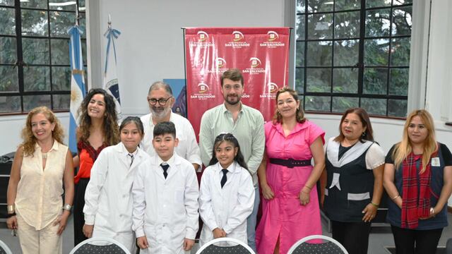 Con una formación orientada hacia la comunicación social, la Escuela Municipal "Maestra Martina Vilte" de Jujuy promueve un interesante proyecto que sus alumnos presentaron al intendente Raúl Jorge.