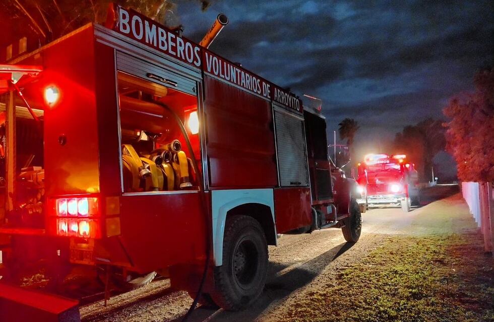 En el Día del Bombero Voluntario en el cuartel de Arroyito realizaron el tradicional “Toque de Sirena”