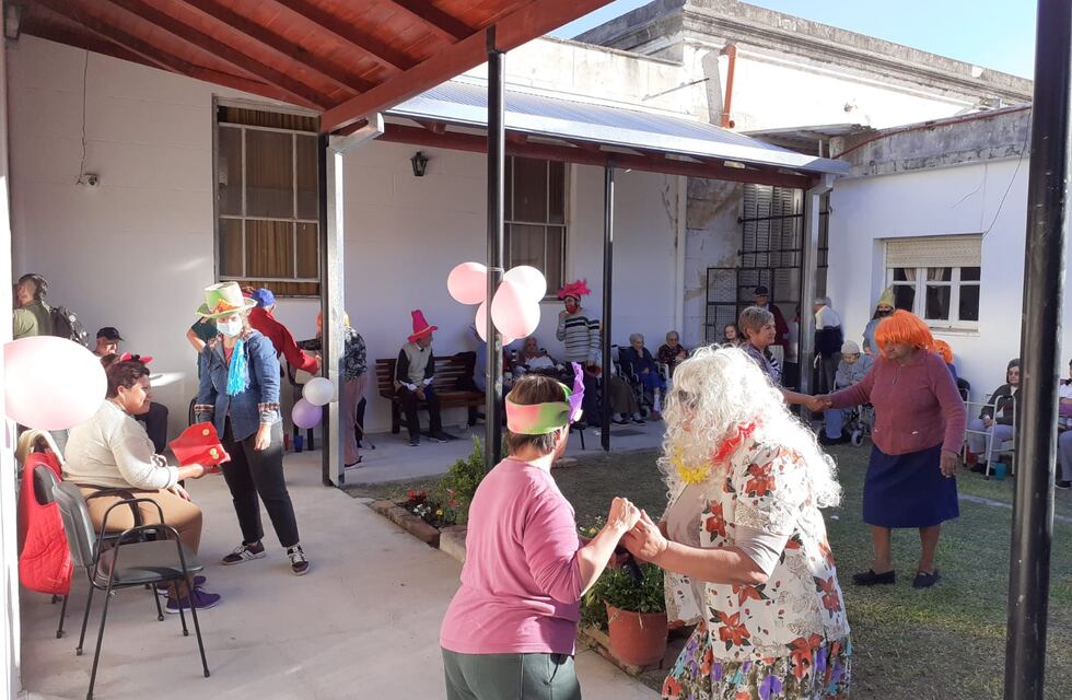 Concepción del Uruguay: adultos mayores festejaron la llegada de la primavera