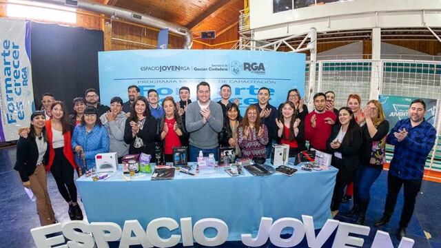 Expo Juventudes: el intendente acompañó a los egresados del programa municipal “Formarte es crecer”