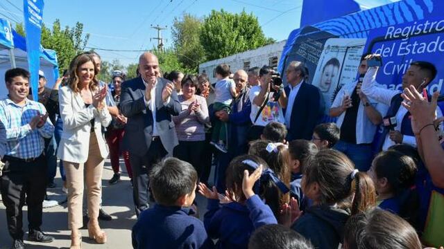 Manzur supervisó el operativo Acercarnos en el barrio Hipódromo