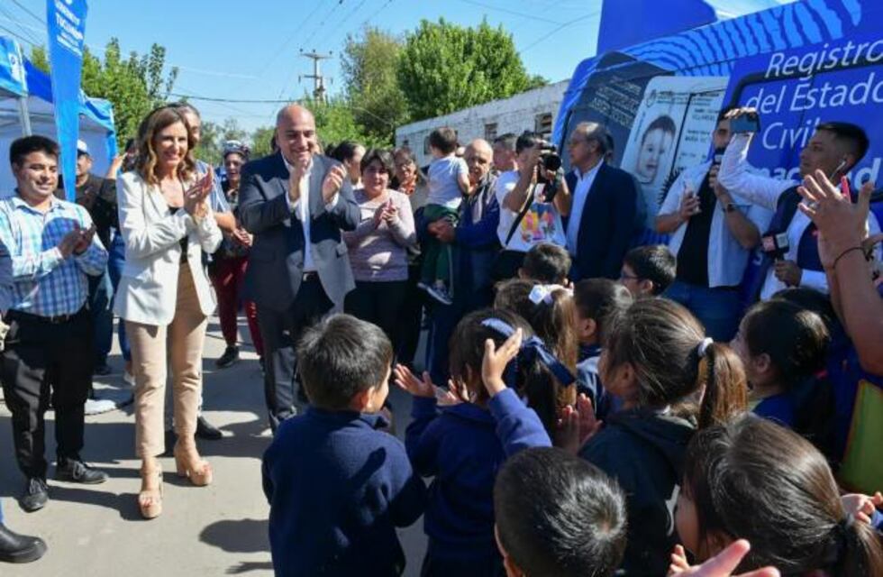 Manzur supervisó el operativo Acercarnos en el barrio Hipódromo